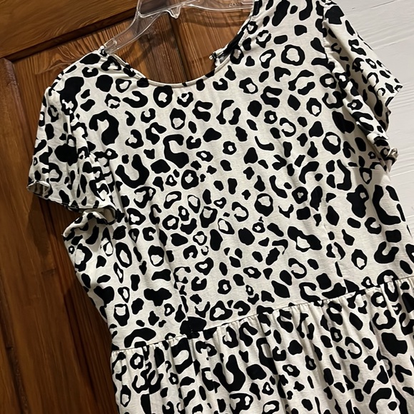 Perfect Condition! This is an adorable linen black & cream leopard midi - Picture 2 of 3
